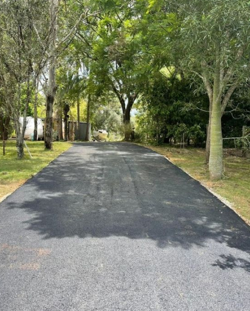 Driveway before asphalt resurfacing by Colossal Asphalt